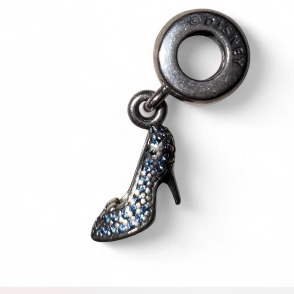 ✨ Pandora Disney Cinderella’s Sparkling Slipper Dangle Charm ✨ - Picture 2 of 2